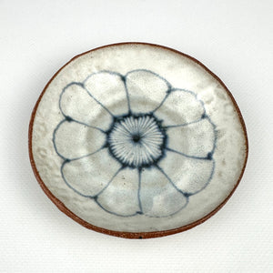 Small Round Plate, Large Flower