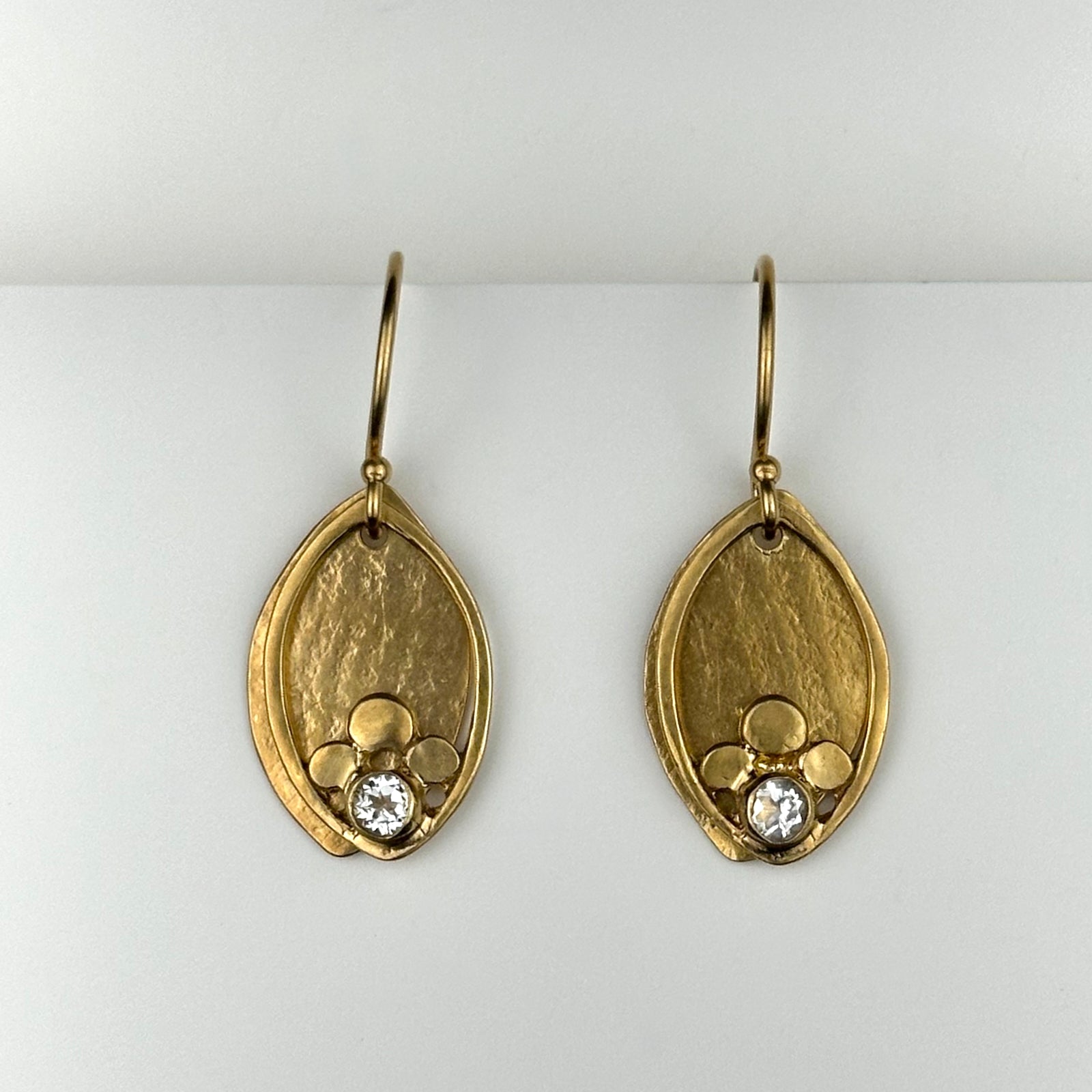 Bud Earrings With White Topaz