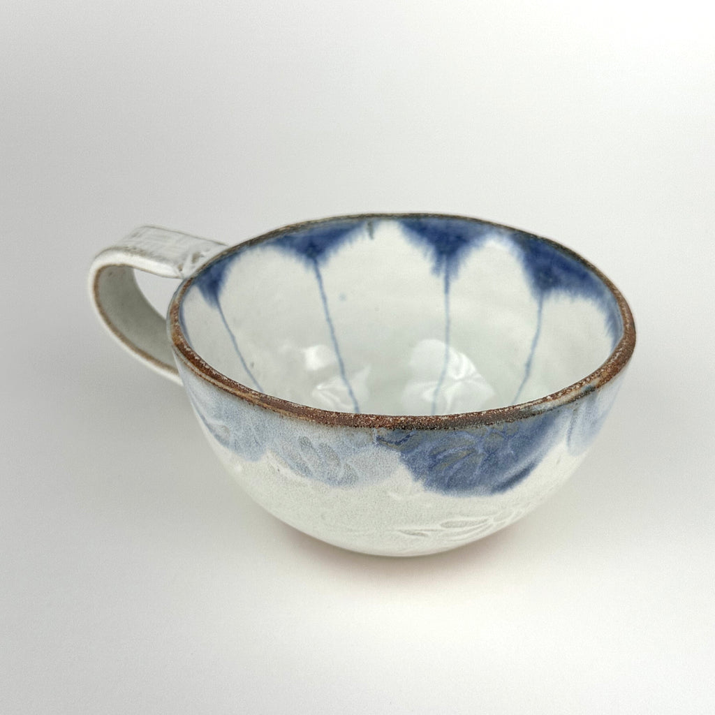 Capp Cup Lg WH Flower Ext Blue Petals