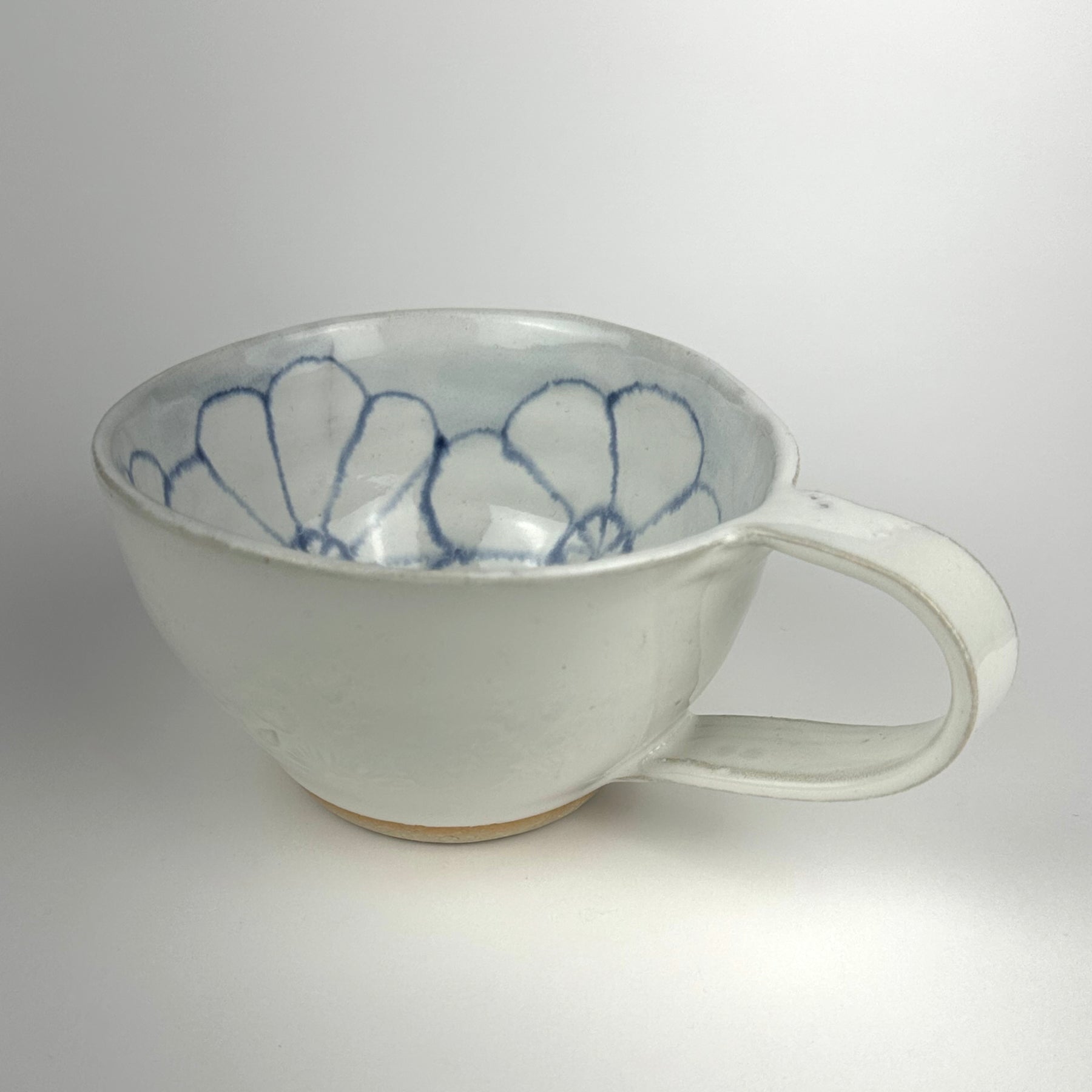 Cappucciino Cup with 4 Large Flowers