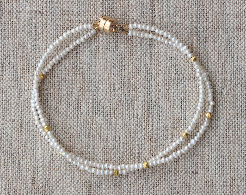 White Pearl/Gold Bracelet