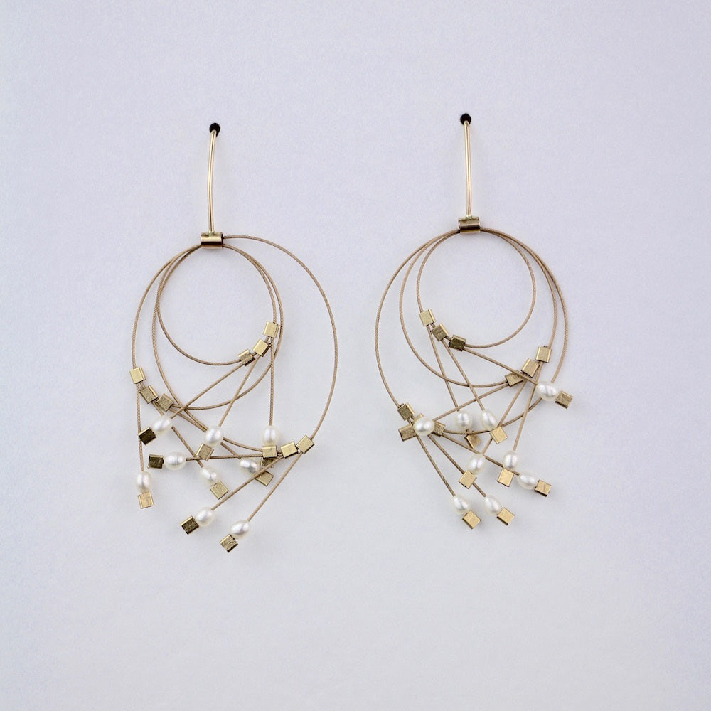Vertigo Earrings Pearl/Gold